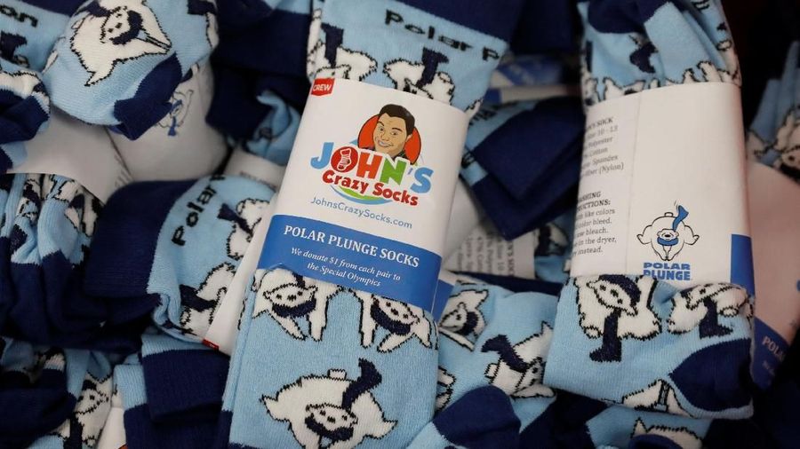 John menyumbangkan persentase penjualannya ke badan amal yang membantu penyandang cacat lainnya.