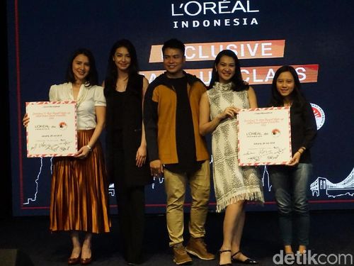 Yuk Pelajari 10 Bahasa Isyarat Makeup yang Diperagakan Velove Vexia Ini 1 Yuk Pelajari 10 Bahasa Isyarat Makeup yang Diperagakan Velove Vexia Ini 1