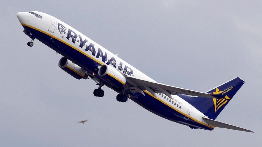 FILE PHOTO: A Ryanair Boeing 737-800 passenger jet takes off in Colomiers near Toulouse, France, October 19, 2017. REUTERS/Regis Duvignau/File Photo