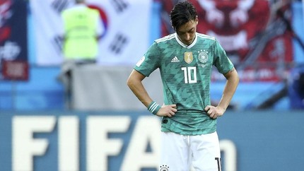 FOTO: Mendung Senja Kala Mesut Oezil di Timnas Jerman