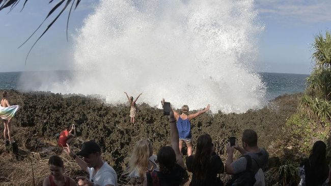 Waspada Gelombang Tinggi Di Objek Wisata Pantai