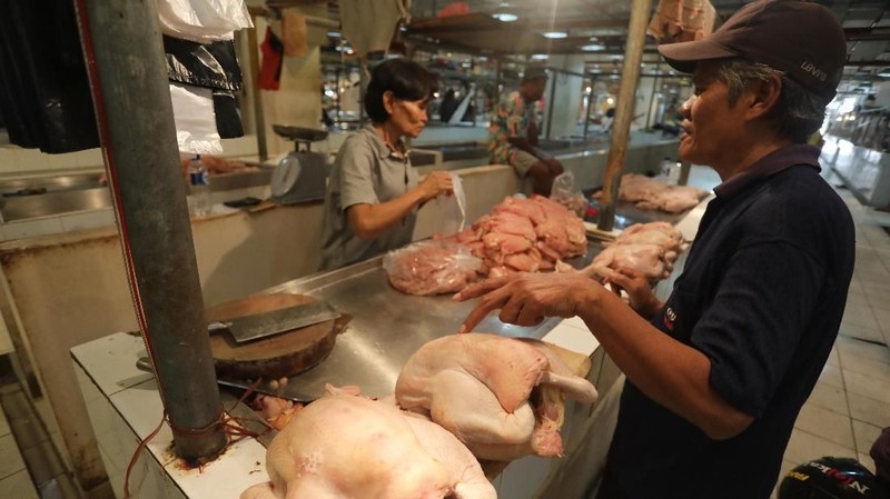 Berdasarkan data PIHPS Nasional, rata-rata harga daging ayam ras segar per hari ini (25/7/2018) secara nasional adalah Rp 41.100/kg