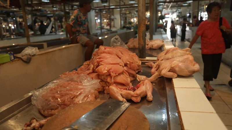 Berdasarkan data PIHPS Nasional, rata-rata harga daging ayam ras segar per hari ini (25/7/2018) secara nasional adalah Rp 41.100/kg