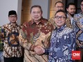 Ketua PAN Zulkifli Hasan Tiba di Kediaman SBY