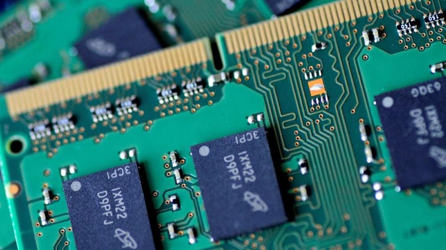 FILE PHOTO: RAM memory chips are seen in this illustration photo June 21, 2017.   REUTERS/Thomas White/Illustration/File Photo