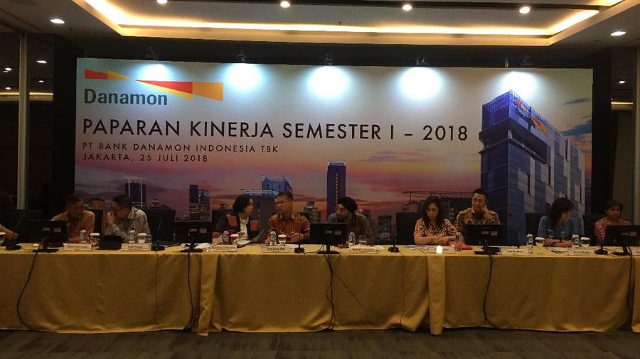 Danamon mendapatkan dana sebesar Rp 3,9 triliun dari menjual 70% saham Asuransi Adira.