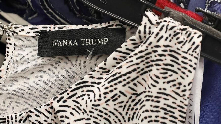 Ivanka Trump memutuskan menutup toko fashion miliknya setelah ia memilih untuk bekerja di Gedung Putih sebagai penasihat senior.