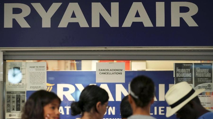 Aksi serentak itu berdampak pada pembatalan sekitar 600 penerbangan.
