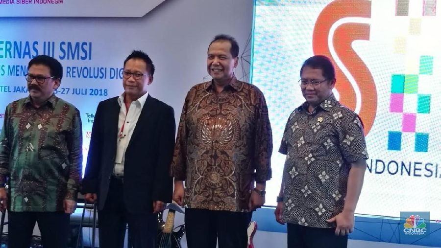 Dalam proses konvergensi media tersebut, akan terjadi evolusi dimana portal media akan sosial media akan melebur menjadi satu.