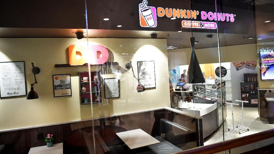 An empty Dunkin' Donuts cafe is seen in a shopping mall in central Stockholm, Sweden July 24, 2018. Dunkin' Donuts has filed for bankruptcy due to low profitability, according to local media. Maja Suslin/TT News Agency/via REUTERS   ATTENTION EDITORS - THIS IMAGE WAS PROVIDED BY A THIRD PARTY. SWEDEN OUT. NO COMMERCIAL OR EDITORIAL SALES IN SWEDEN.