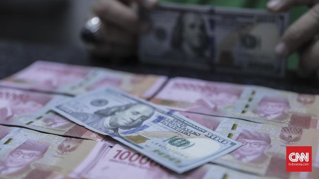 Dolar AS 'Babak Belur', Rupiah Jadi Mata Uang Terkuat di Asia - CNN Indonesia