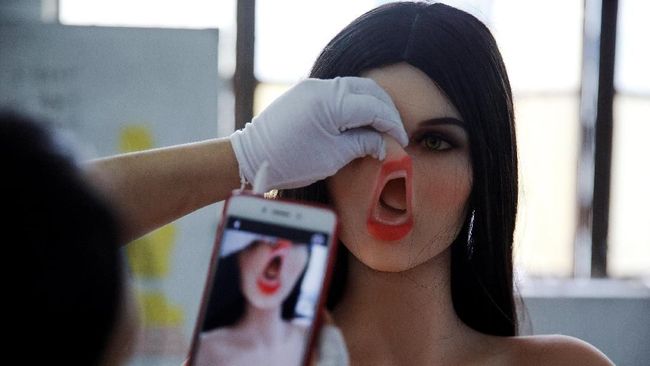 Tak Lagi Jual Boneka Seks, E-commerce China Boleh Jualan Kembali