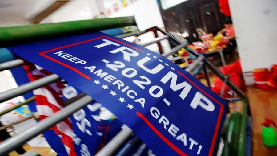 Spanduk-spanduk Donald Trump untuk pemilihan 2020 diproduksi di timur China.