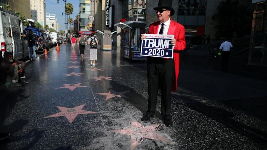 Bintang itu dipasang pada tahun 2007, bintang Trump telah sering dirusak sejak ia terpilih sebagai presiden pada tahun 2016.