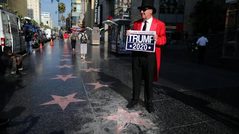 Bintang itu dipasang pada tahun 2007, bintang Trump telah sering dirusak sejak ia terpilih sebagai presiden pada tahun 2016.