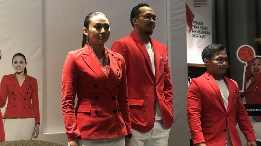 Koleksi tersebut hadir dalam beberapa item, seperti blazer, t-shirt dan celana.