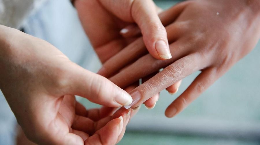 Pabrik ini memproduksi sekitar 2.000 boneka sebulan, termasuk puluhan bentuk tubuh yang berbeda