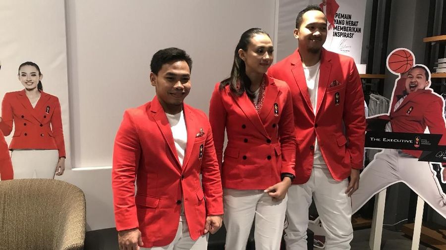 Koleksi tersebut hadir dalam beberapa item, seperti blazer, t-shirt dan celana.
