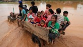 Sedikitnya 3.000 warga kehilangan tempat tinggal. (REUTERS/Soe Zeya Tun)