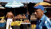 Keruntuhan ekonomi Venezuela telah ikut menyeret pertumbuhan ekonomi di Amerika Latin dan Karibia. Tahun ini, ekonomi Venezuela diperkirakan akan mengalami kontraksi 18 persen. (REUTERS/Marco Bello)