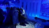 Saking dinginnya, di dalam bar ini, Anda juga harus memakai jaket tebal seperti saat musim dingin. (REUTERS/Fabrizio Bensch)