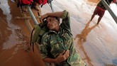 Operasi pembersihan di wilayah tersebut dikabarkan sulit mengingat adanya sisa-sisa bahan peledak yang ditinggakan tentara Amerika saat Perang Vietnam. (REUTERS/Soe Zeya Tun)