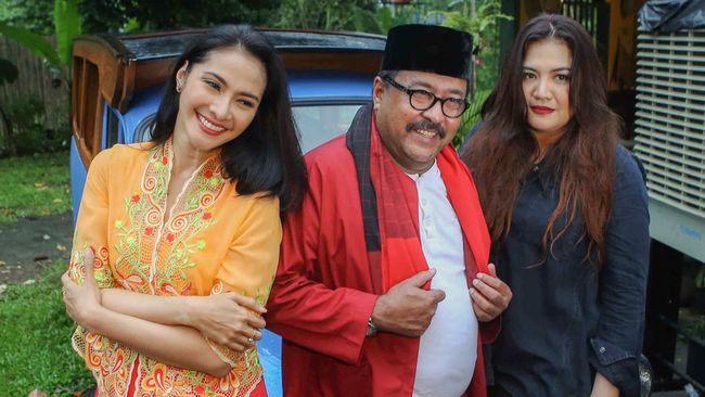 Si Doel The Movie 2 Curhat Zaenab Dan Kisah Cinta Mandra