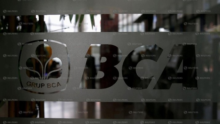 FILE PHOTO: Logo of Bank Central Asia Tbk (BCA) seen at BCA branch office in Jakarta, Indonesia, July 12, 2016. REUTERS/Beawiharta/File Photo