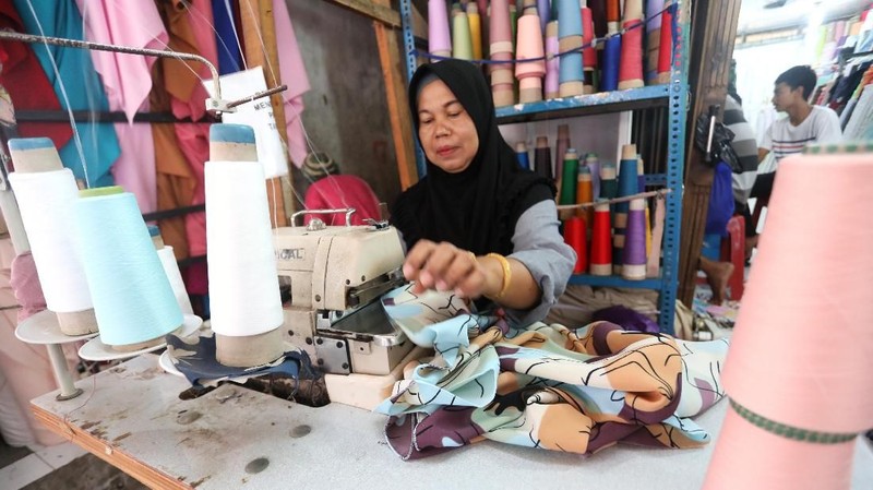 Selain itu pelemahan nilai tukar tukar rupiah mempengaruhi harga jual, salah satu pedagang di Cipadu mengaku kenaikan bisa mencapai 10%.