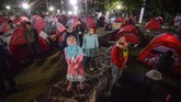Merayakan gerhana bulan total dan terlama dalam abad ini, nobar gerhana bulan diselenggarakan di beberapa tempat di Indonesia. (Antara/Raisan Al Farisi)