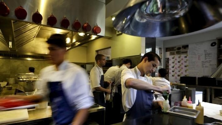 Unik! Cegah Corona, Restoran Hong Kong Pasang Kaca di Meja Virus corona menjadi kekhawatiran, sehingga pengelola rest