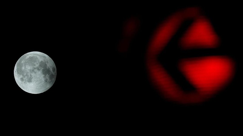 Gerhana Bulan Total menjadi peristiwa fenomena alam yang langka, gerhana dengan durasi paling lama satu kali selama 100 tahun.