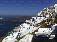Santorini Tiba-Tiba Ditinggalkan Turis, Hotel Tebar Diskon Besar