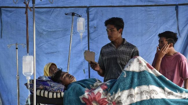Jokowi Tinjau Dampak Gempa NTB 6,4 SR