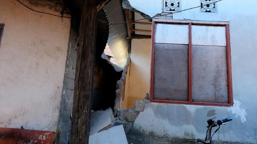 Terjadi gempa di NTB. Data sementara, tercatat puluhan rumah rusak akibat gempa tersebut.