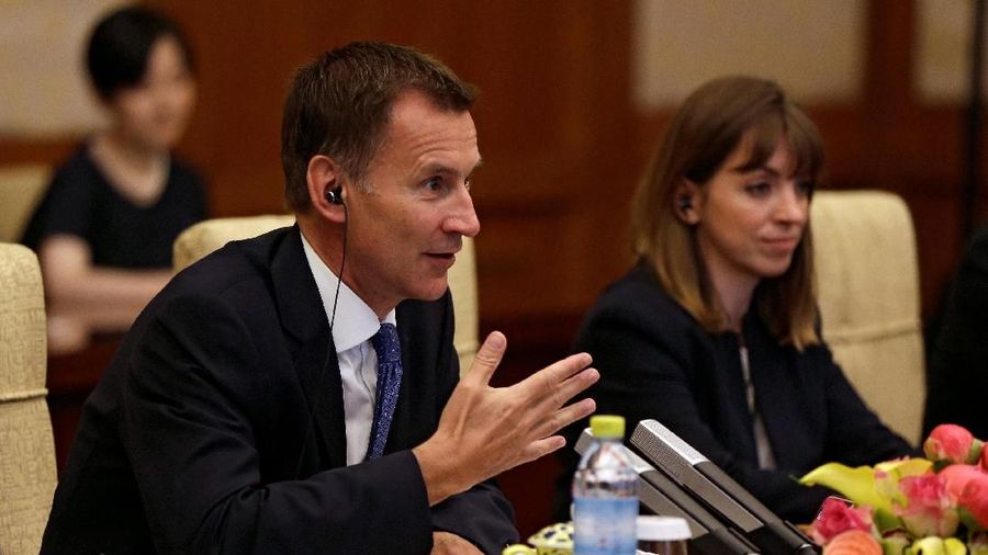 Pendukung Brexit, Boris Johnson, dan Menteri Luar Negeri Jeremy Hunt telah menjadi dua calon perdana menteri Inggris yang tersisa.