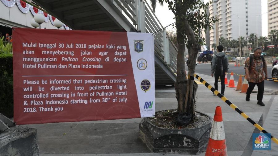 Pembangunan pelican crossing tersebut merupakan solusi sementara yang diambil oleh Pemprov DKI