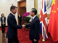 Cari Sekutu untuk Lawan AS, China Merapat ke Inggris