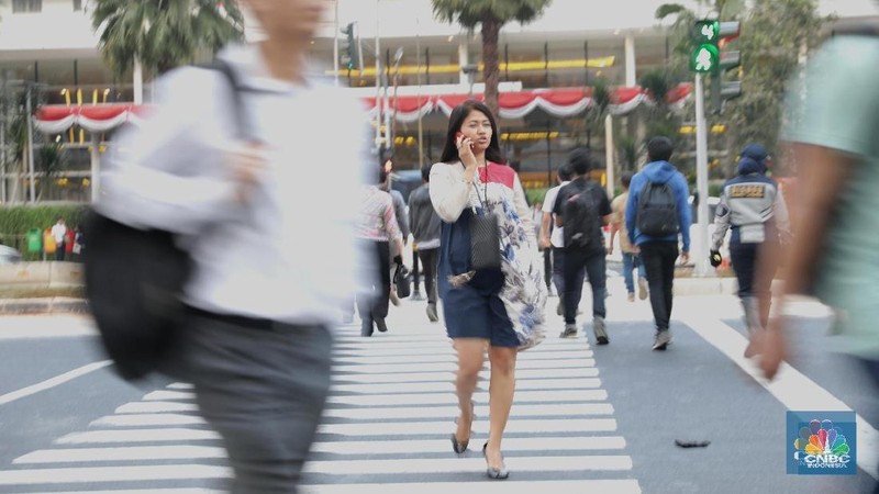 Pembangunan pelican crossing tersebut merupakan solusi sementara yang diambil oleh Pemprov DKI