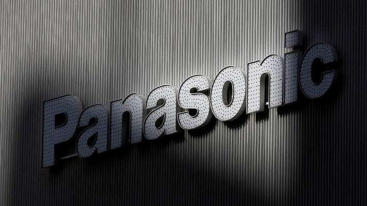 FILE PHOTO: Panasonic's logo is seen on a wall of an electronic shop in Tokyo February 3, 2012.   REUTERS/Kim Kyung-Hoon/File Photo                   GLOBAL BUSINESS WEEK AHEAD