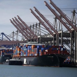 Aksi Trump Bikin Galau, Pelabuhan AS Bersiap Diserbu Barang China