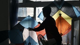 FOTO: Warna-warni Pembuat Layang-layang Afghanistan