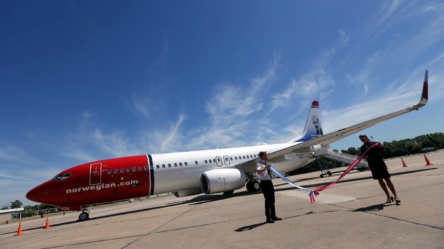 FILE PHOTO: A Norwegian Air Boeing 737-800 is seen during the presentation of Norwegian Air first low cost transatlantic flight service from Argentina at Ezeiza airport in Buenos Aires, Argentina, March 8, 2018. REUTERS/Marcos Brindicci/File Photo