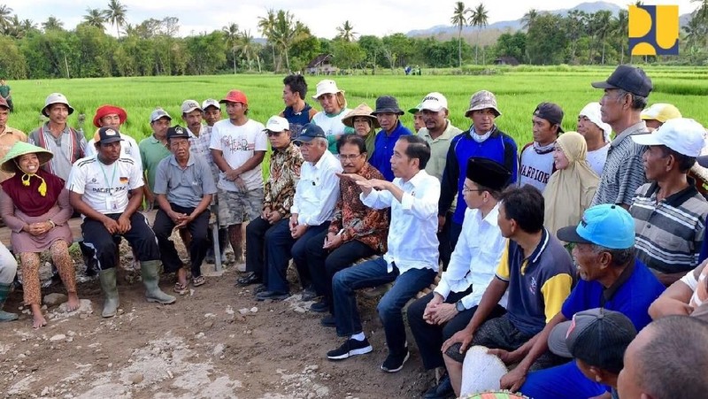 Manfaat PKT meningkatkan efisiensi air irigasi/mengurangi water losses sepanjang saluran tersier dan menambah produktivitas pertanian