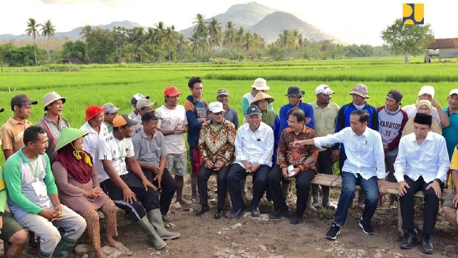 Manfaat PKT meningkatkan efisiensi air irigasi/mengurangi water losses sepanjang saluran tersier dan menambah produktivitas pertanian