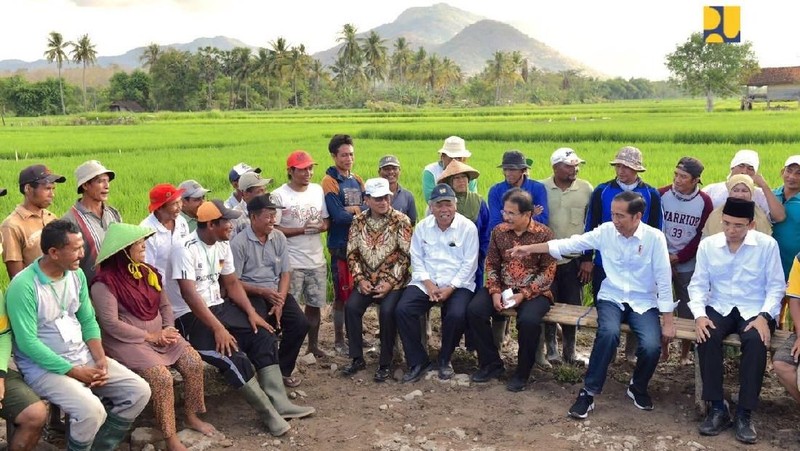 Manfaat PKT meningkatkan efisiensi air irigasi/mengurangi water losses sepanjang saluran tersier dan menambah produktivitas pertanian