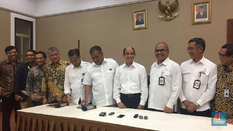 Pertamina resmi menggeser Chevron dari blok Rokan, blok minyak terbesar RI yang selama 94 tahun dikuasai oleh perusahaan migas asal Amerika Serikat ini. 