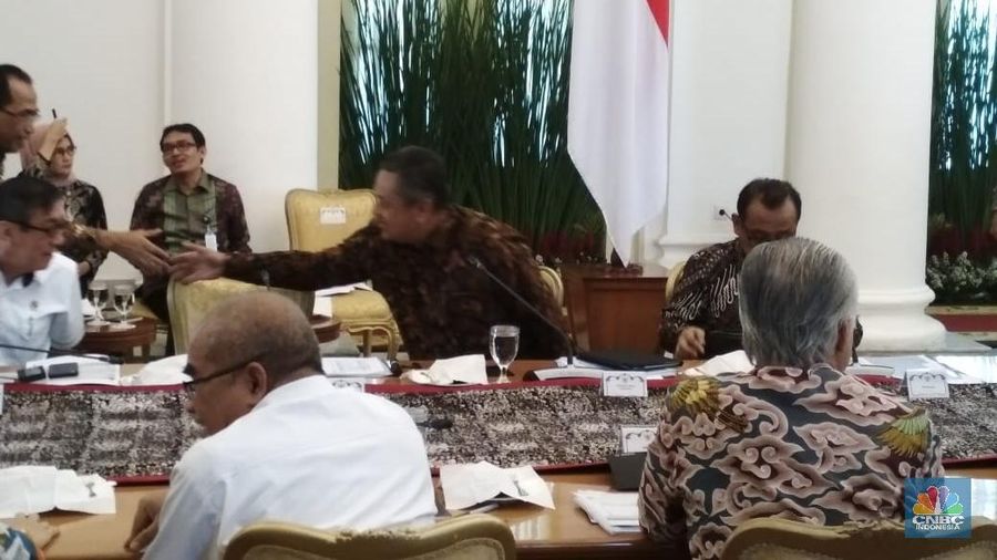 Ratas kali ini membahas tentang cadangan devisa Indonesia yang harus ditingkatkan.