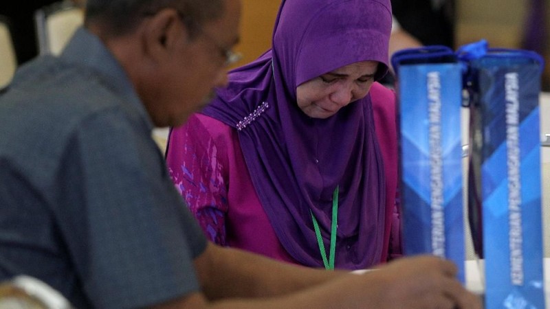Di dalam laporan itu dinyatakan bahwa kontrol dari Boeing 777 itu dengan sengaja dimanipulasi agar keluar jalur.