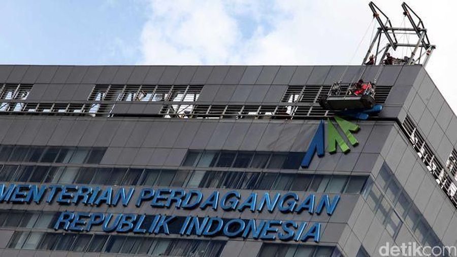 Faisal berpendapat bahwa Kementerian Perdagangan dan Kementerian Perindustrian bisa disatukan kembali.